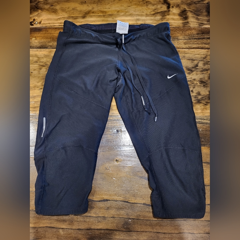 NIKE DRI-FIT ATHLETIC /SPORTS CAPRI PANTS WOMEN'S SZ M BLACK